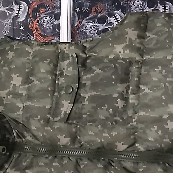 Old Navy Reversible puffer vest men's med - Picture 6 of 8